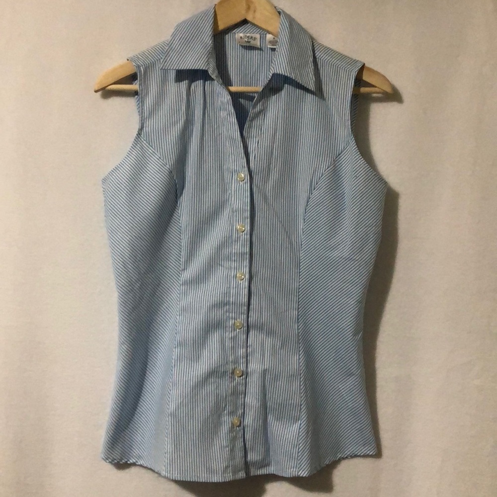 Beautiful woman sleevesless blouse